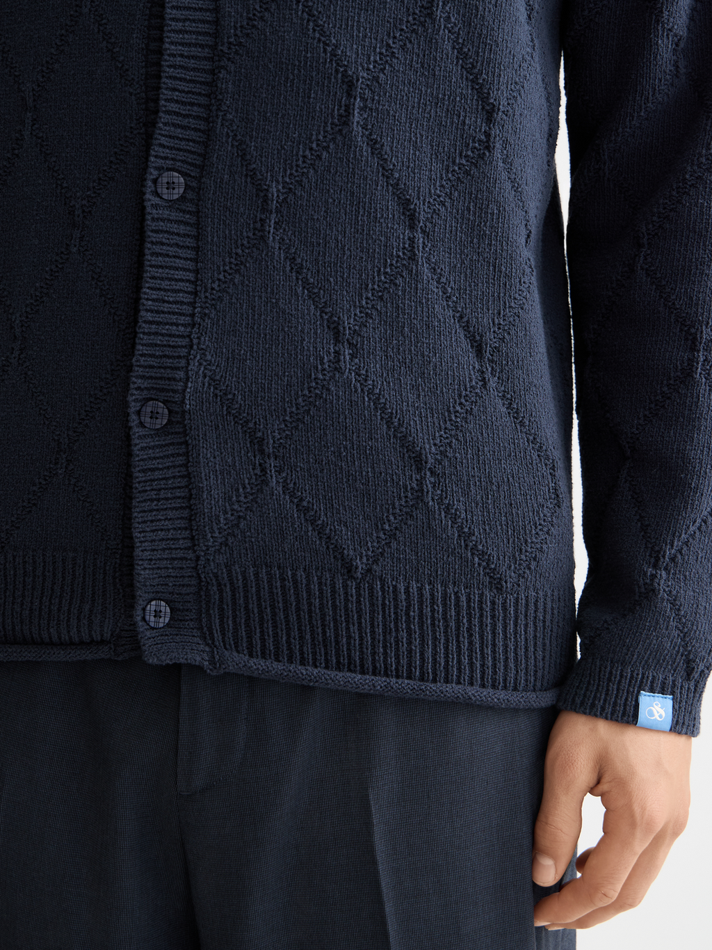 Knitted long sleeved shirt - Sky Captain