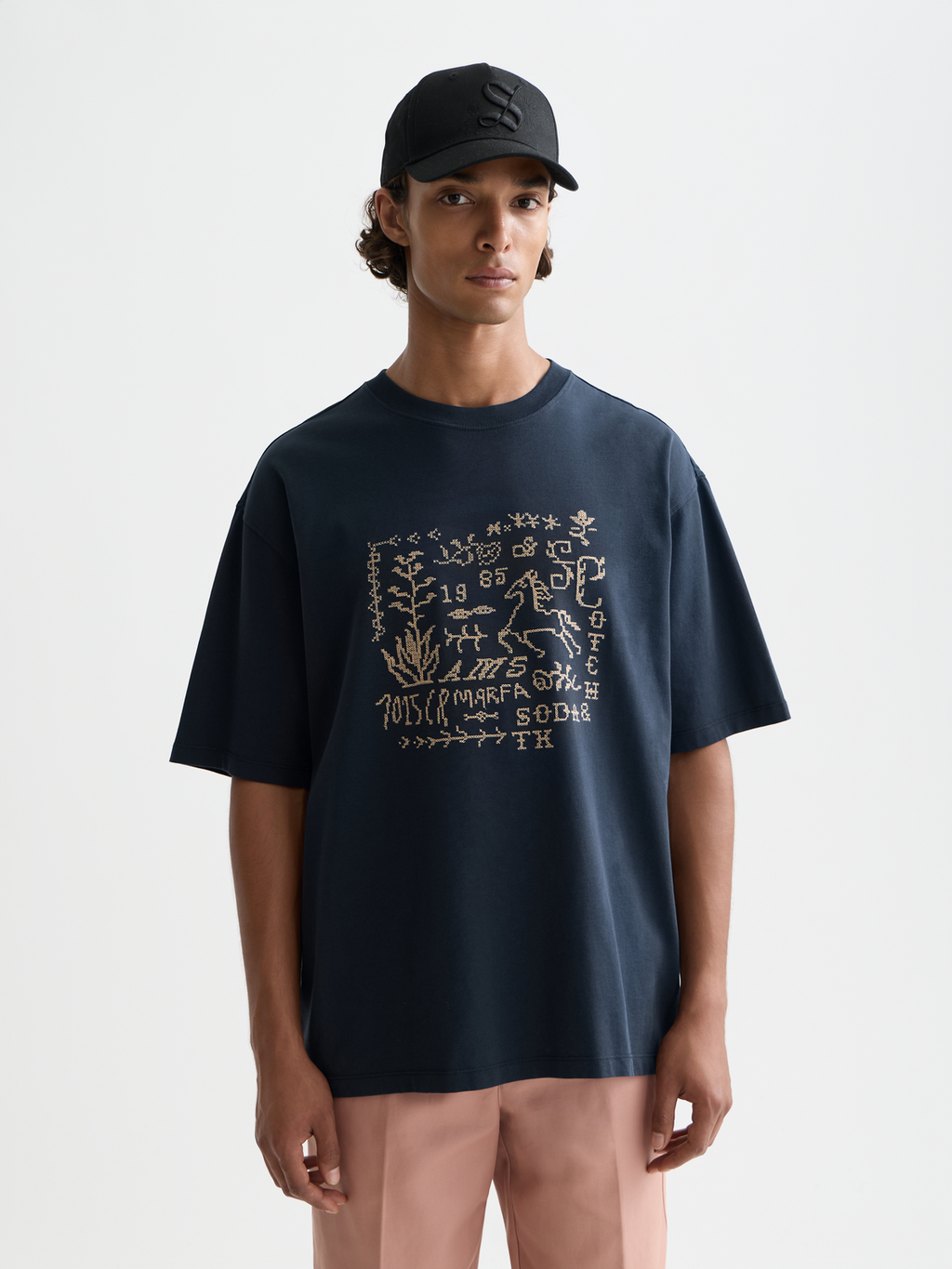 Cross-stitched artwork t-shirt - Carbon