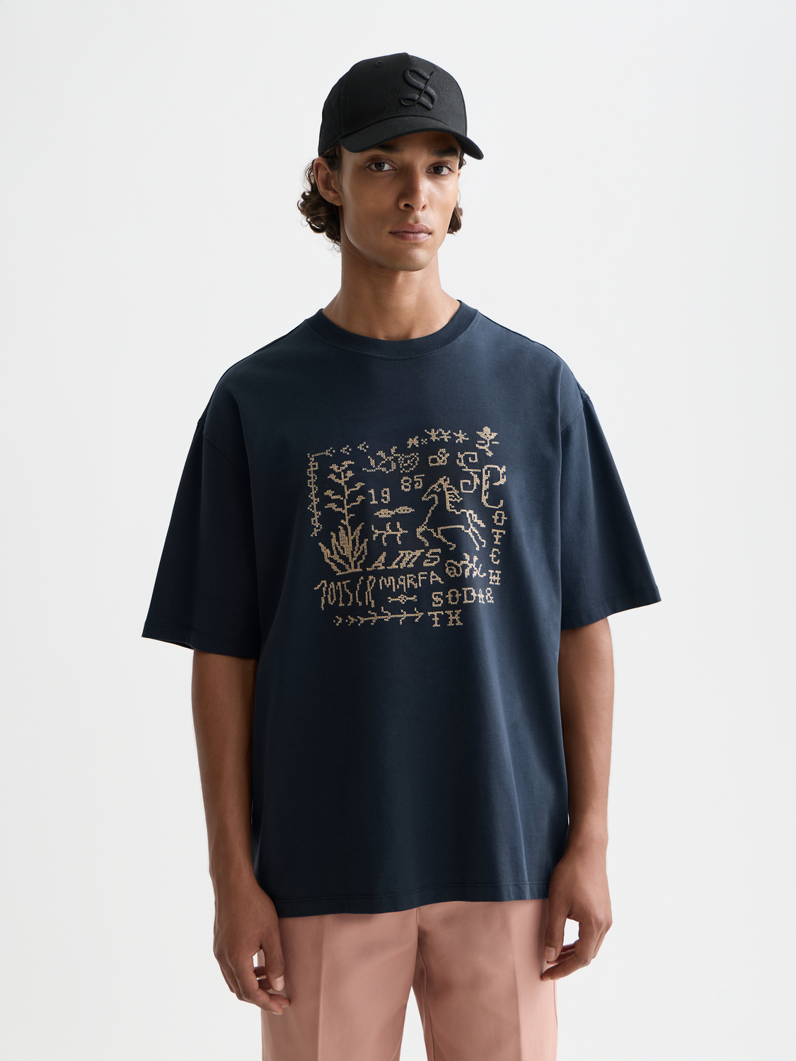 Cross-stitched artwork t-shirt - Carbon