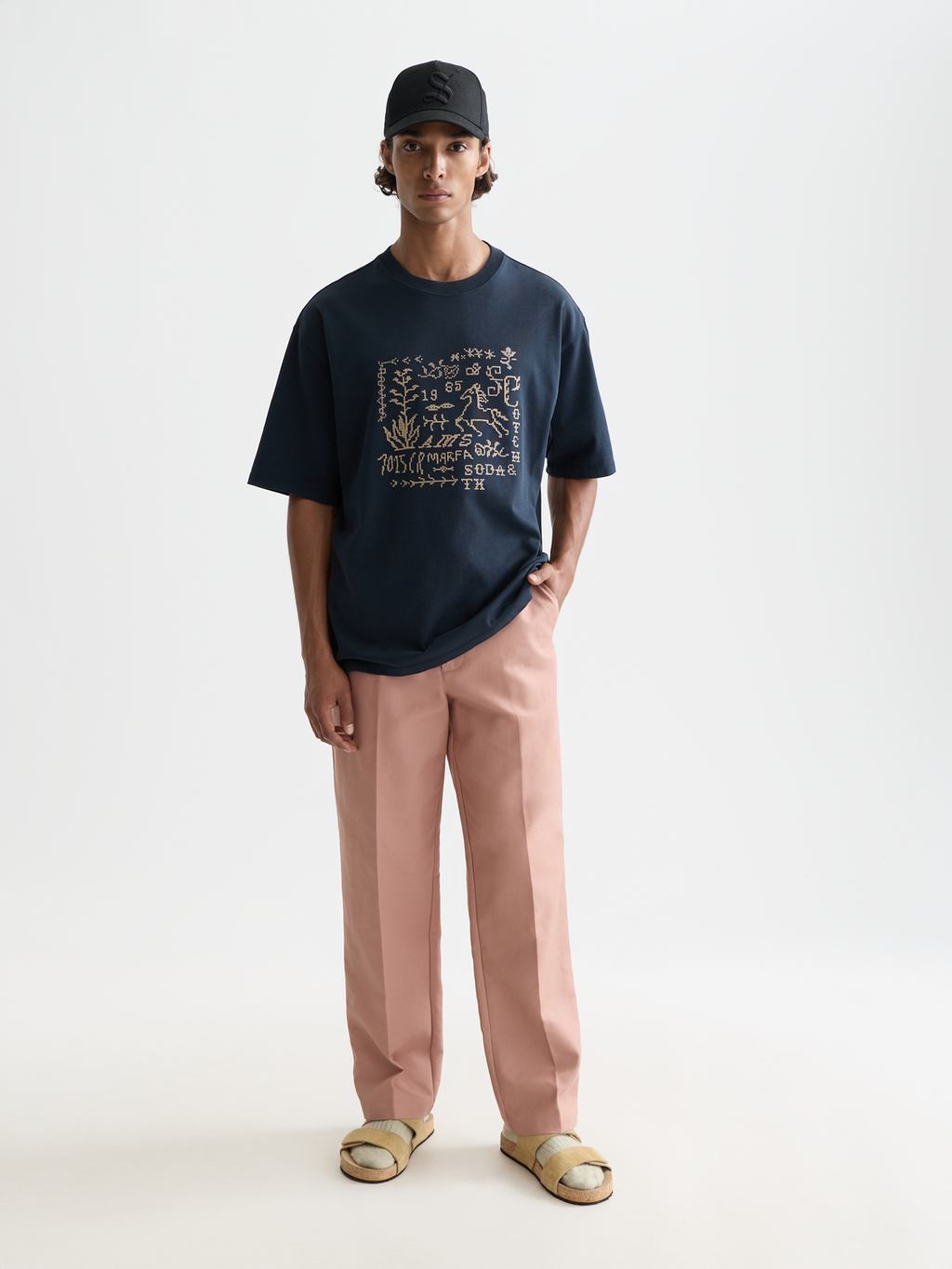 Cross-stitched artwork t-shirt - Carbon