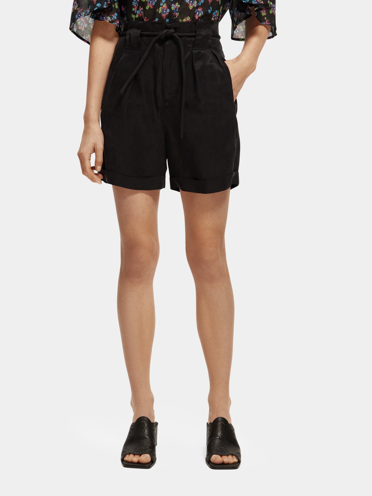 High-rise belted shorts - Black