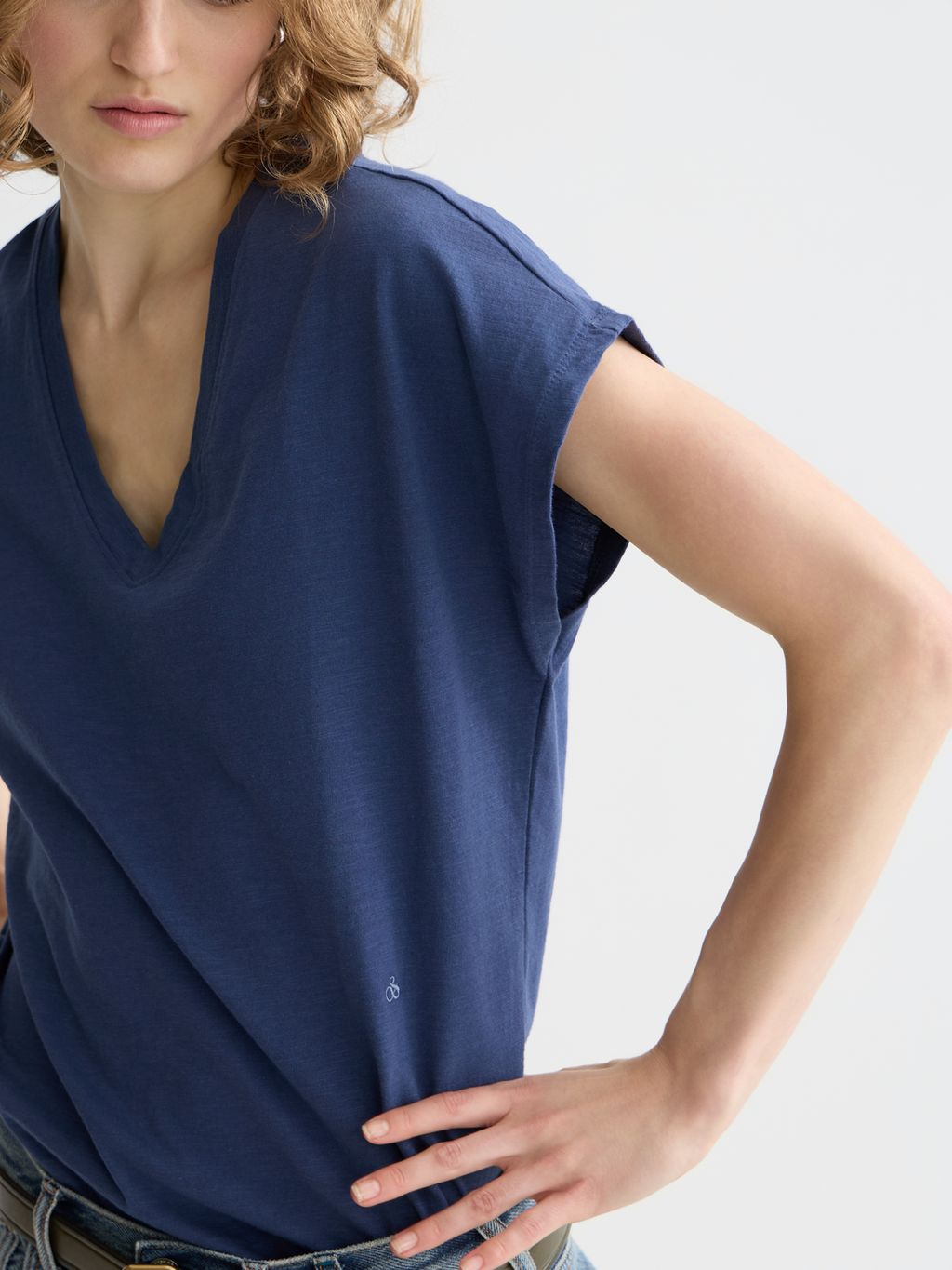 V-neck t-shirt - Oceana