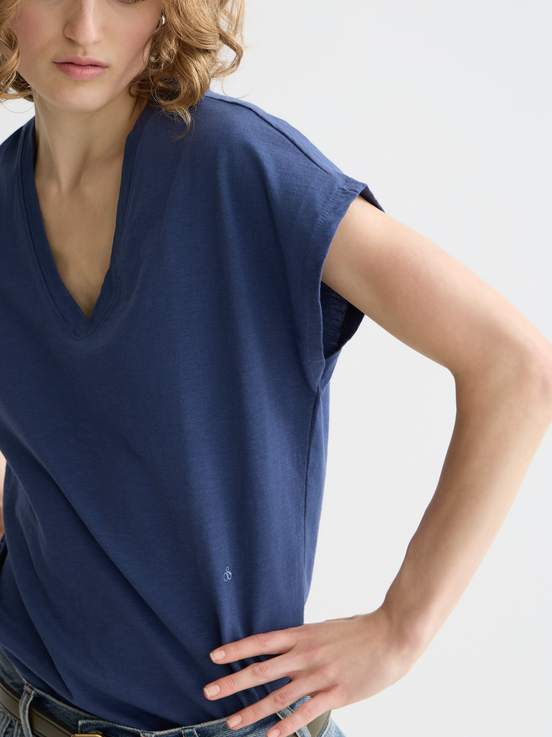 V-neck t-shirt - Oceana