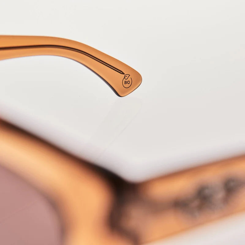 VIVID Translucent Cola | Amber Bio Lens